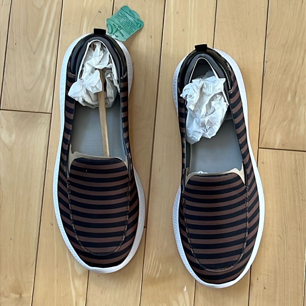 NEW Lands End stripe Sneakers - lightweight  - 6